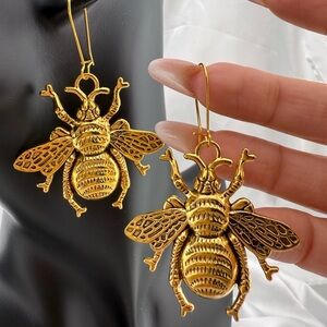 New! 🎁 Gold Honey bee vintage color Dangle Earrings